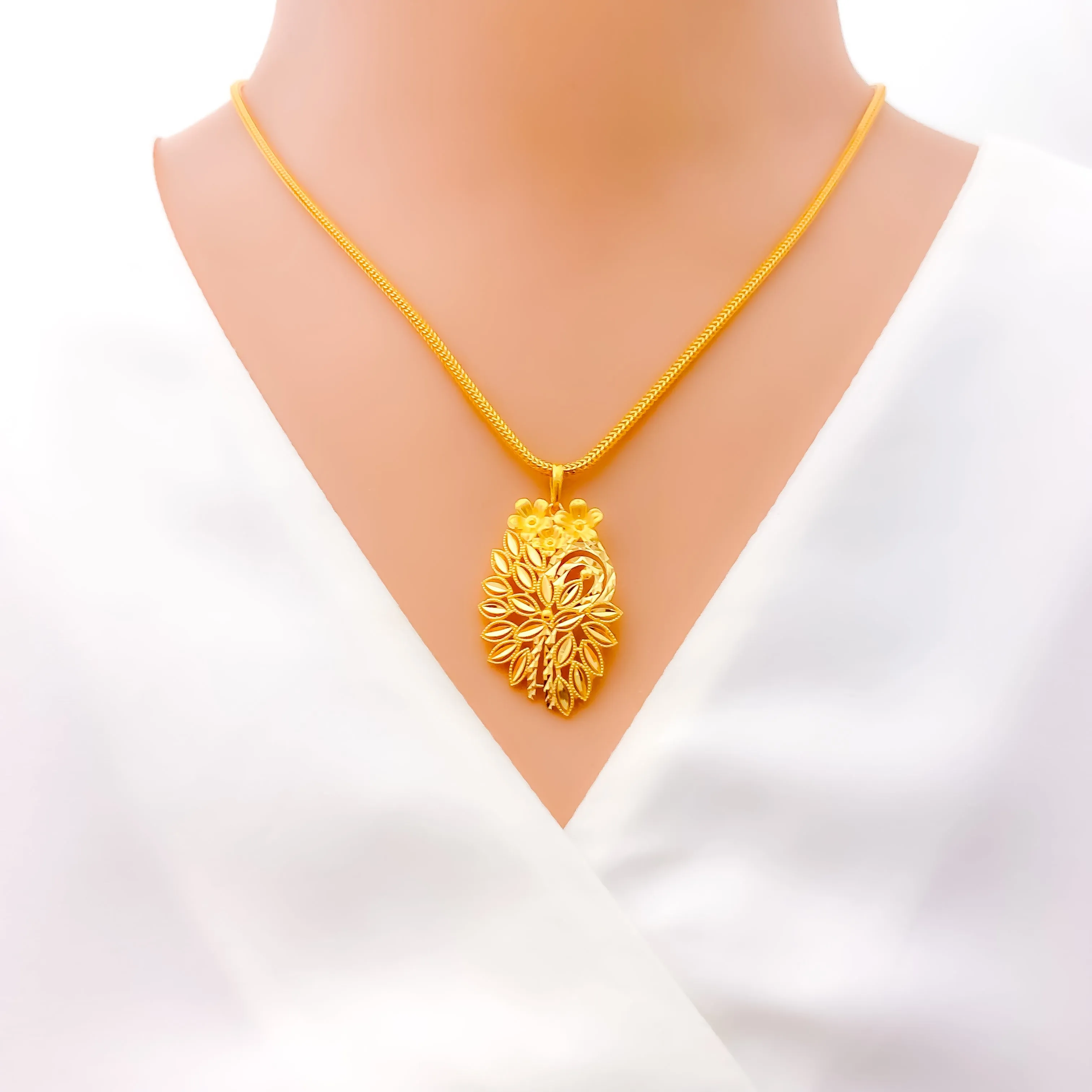 Attractive Flower Bouquet 22K Gold Pendant Set