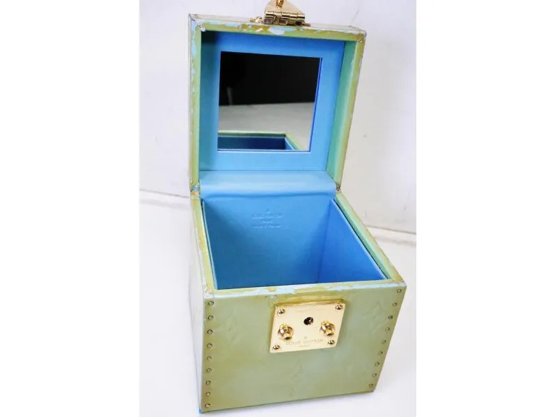 Authentic Pre-owned Louis Vuitton Vernis Green Bleecker Cosmetic Trunk Box M91003 192014