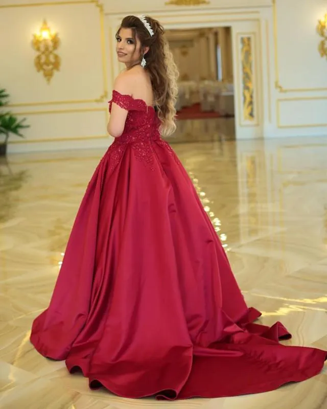 Ballgowns Off-The-Shoulder Satin Prom Dresses Lace Appliques