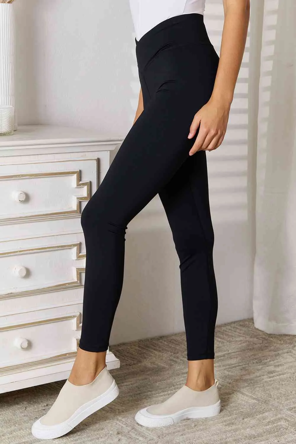 Black V-Waistband Sports Leggings