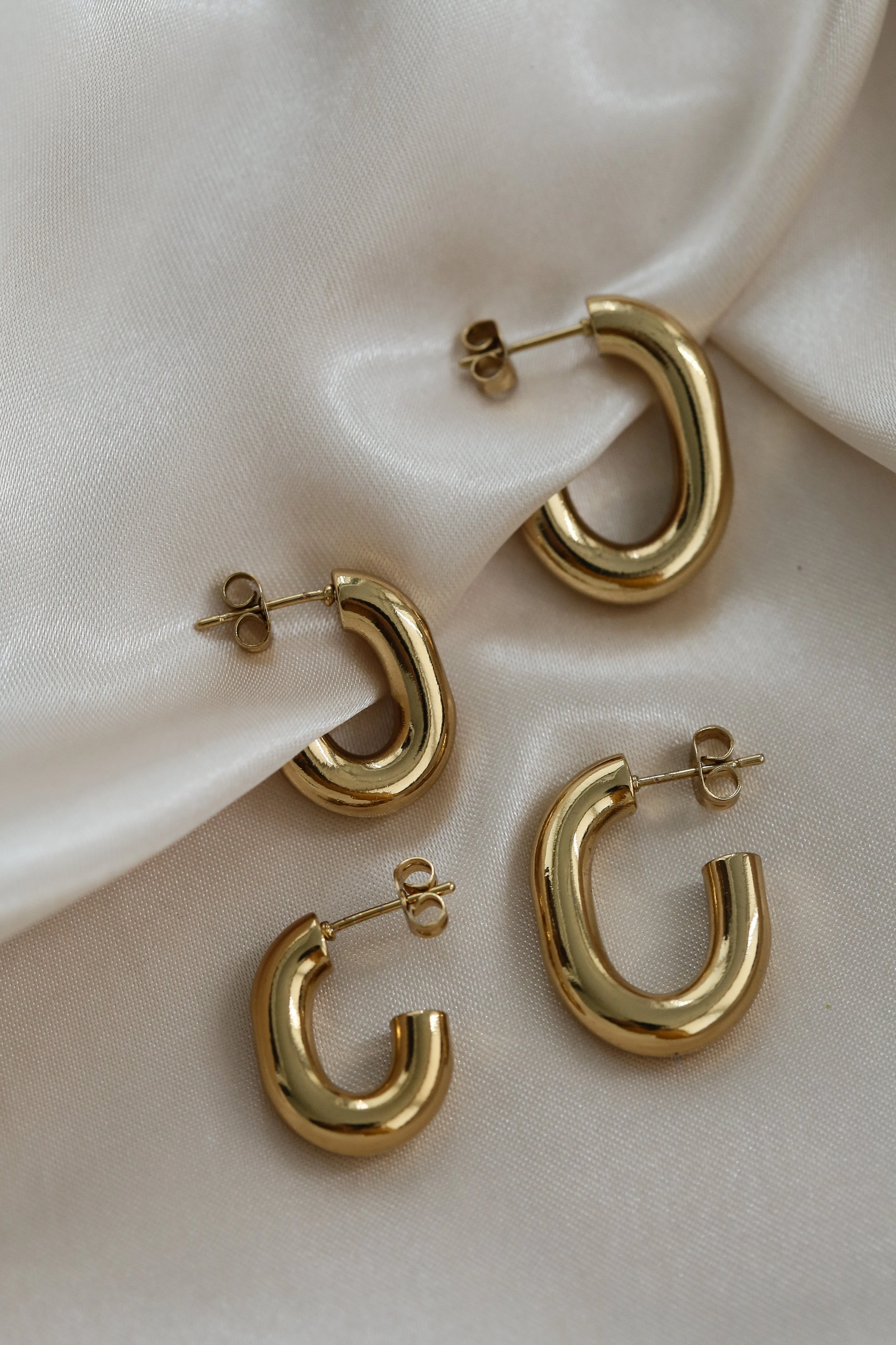 Evelyn Hoop Earrings