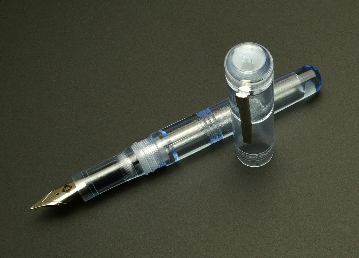 Model 31 Omnis Fountain Pen - Arctic Ice SE